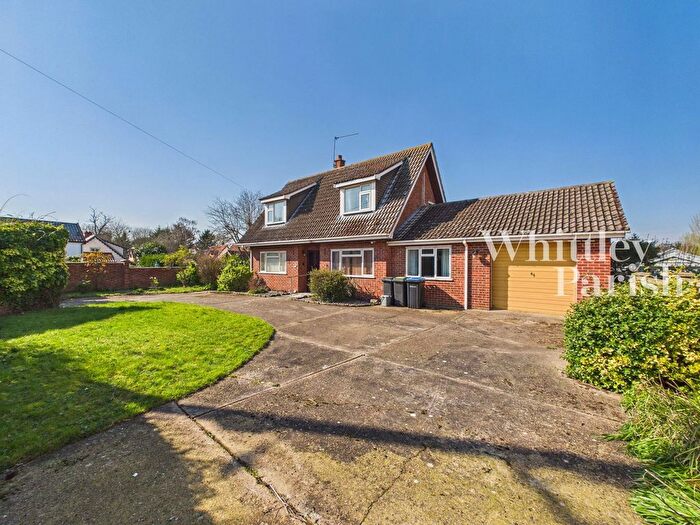 3 Bedroom Chalet For Sale In The Street, Rickinghall, IP22