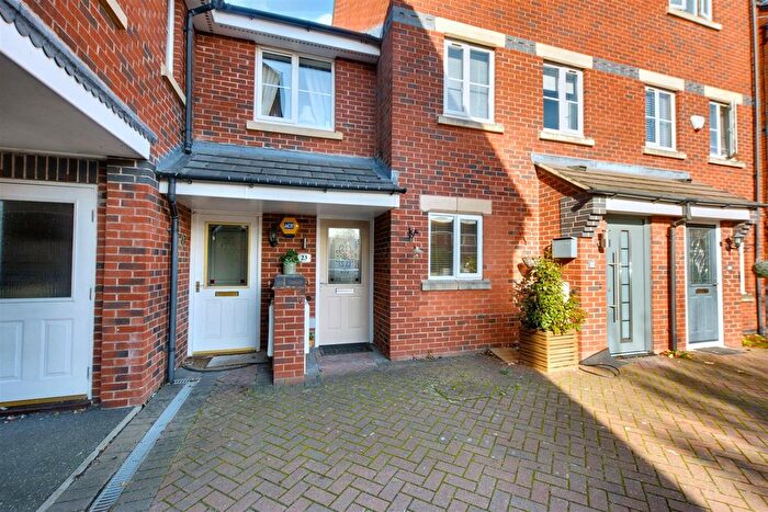2 Bedroom Maisonette For Sale In Wren Court, Long Eaton, Nottingham, NG10