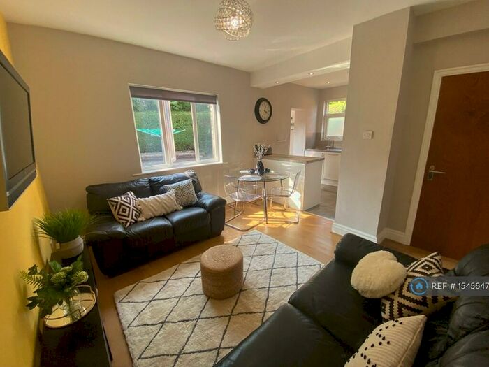 4 Bedroom Semi-Detached House To Rent In County Road, Ormskirk, L39