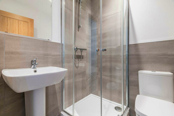 6 Bedroom House To Rent In Burchett Place, Leeds, LS6