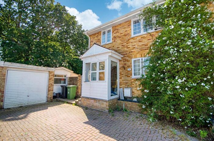 4 Bedroom Semi-Detached House For Sale In Rose Close, Hedge End, SO30