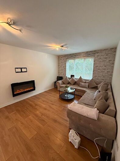 2 Bedroom Flat To Rent In Waterfall Close, Hoddesdon, EN11