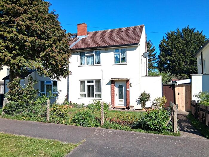 3 Bedroom Semi-Detached House For Sale In Bancroft Close, Cambridge, CB1