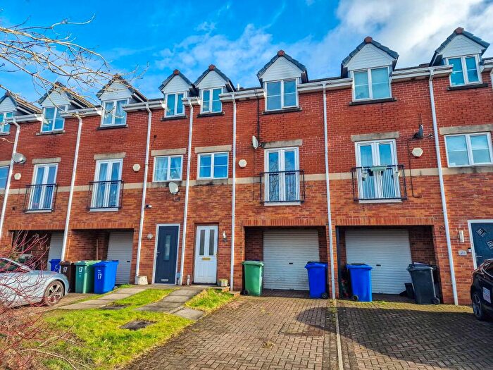 4 Bedroom Town House For Sale In Hayling Close, Bury, Brandleholme, BL8