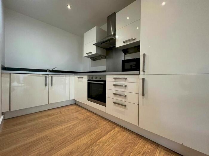 Terraced House To Rent In The Avenue, Beckenham, Kent, BR3