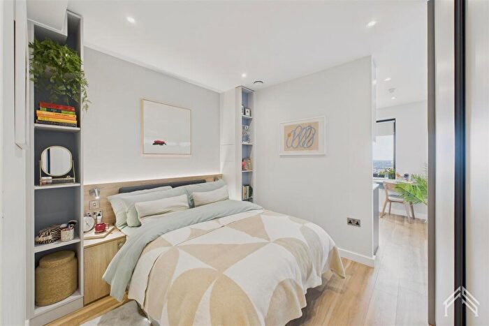 Apartment To Rent In College Road, Croydon, CR0