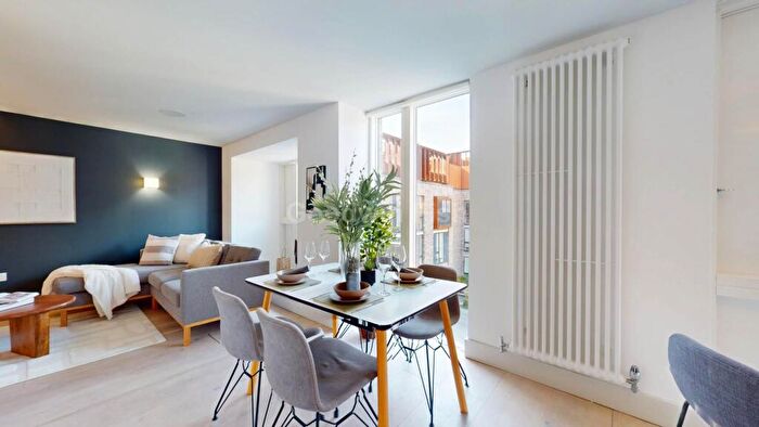 3 Bedroom Town House For Sale In Roof Gardens, Bentinck Street, Castlefield, M15