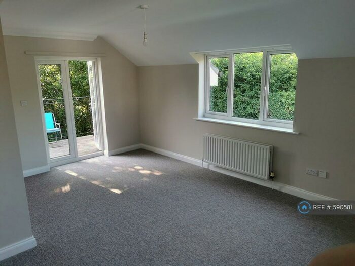 2 Bedroom Flat To Rent In Bickerley Road, Ringwood, BH24