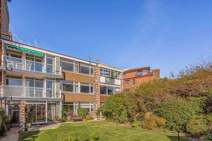 2 Bedroom Apartment To Rent In Eastern Villas Road, Southsea, PO4