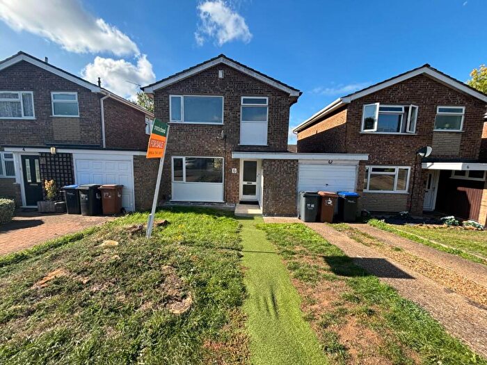 3 Bedroom Link Detached House For Sale In West Priors Court, Lings, Northampton, NN3