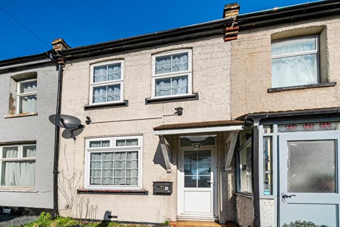 3 Bedroom Terraced House To Rent In London Road Stone, DA2