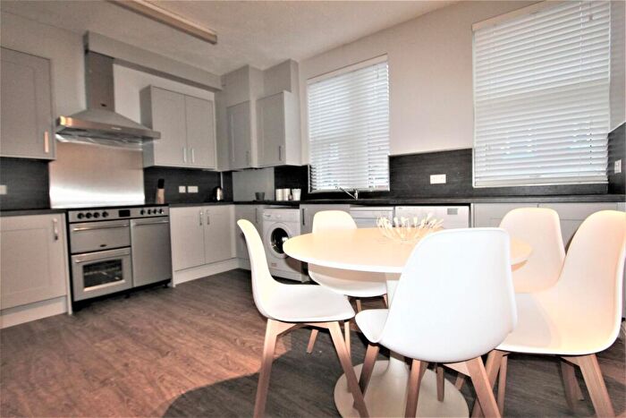 6 Bedroom House To Rent In Stanmore Crescent, Leeds, LS4