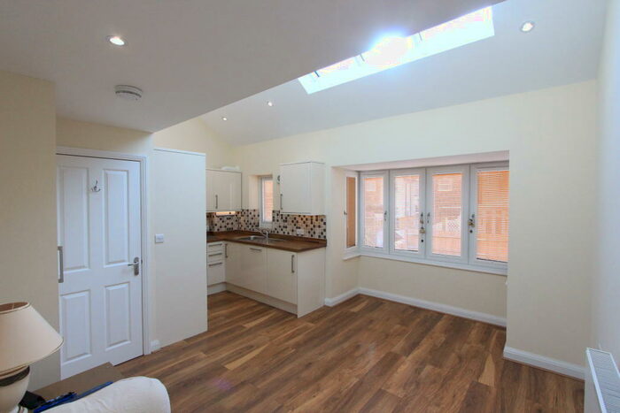 1 Bedroom Apartment To Rent In Warwick Place, ME16