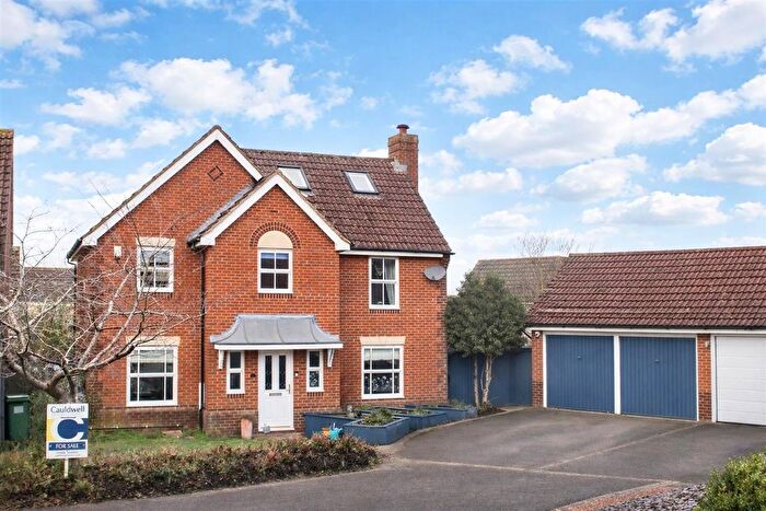 5 Bedroom Detached House For Sale In Hengistbury Lane, Tattenhoe, Milton Keynes, MK4