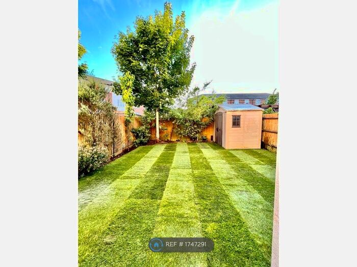 5 Bedroom Semi-Detached House To Rent In Baldwin Road, Watford, WD17