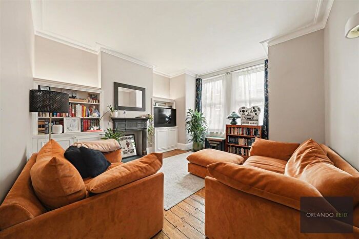 2 Bedroom Flat To Rent In Queenstown Road, London, SW8