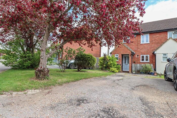 3 Bedroom End Terrace House For Sale In Roding Way, Wickford, SS12