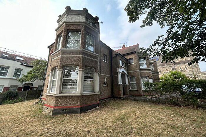 Flat To Rent In Westcliff On Sea, SS0