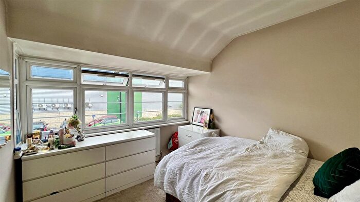 3 Bedroom Terraced House For Sale In Scotts Road, Southall, UB2