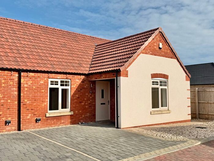 3 Bedroom Semi-Detached Bungalow For Sale In Kendall Court, Scartho Park, Grimsby, DN33