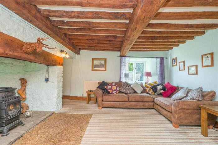 3 Bedroom Semi-Detached House For Sale In Porthkerry Road, Rhoose, Barry, CF62