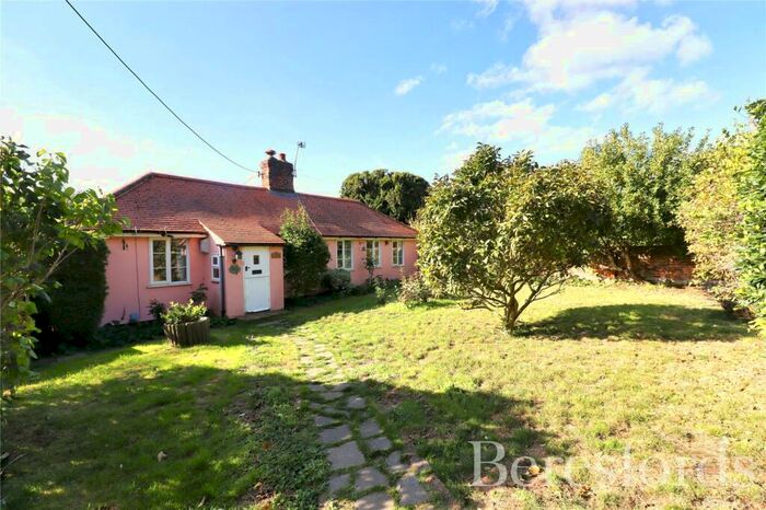3 Bedroom Bungalow For Sale In Ludgores Lane, Danbury, CM3