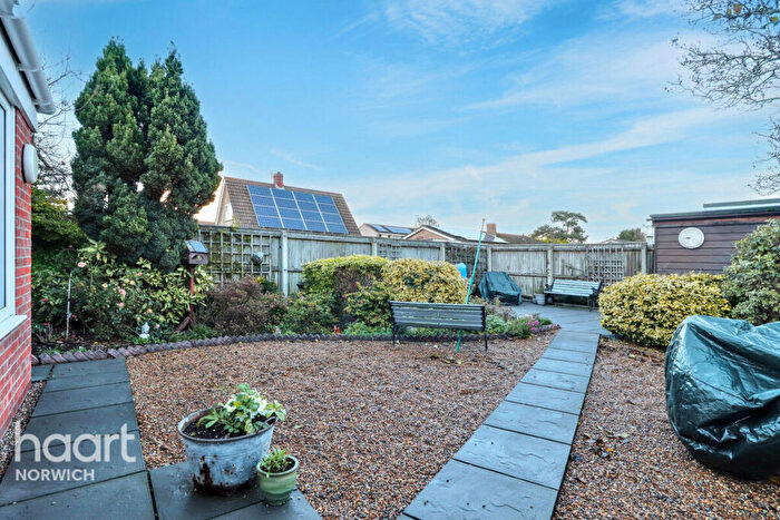 3 Bedroom Chalet For Sale In Holt Road, Norwich, NR10