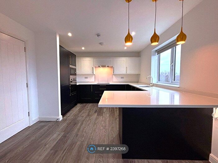 2 Bedroom Flat To Rent In Pendlebury, Manchester, M27