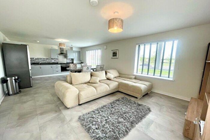 2 Bedroom Flat To Rent In Cuddies Walk, Glasgow, G4