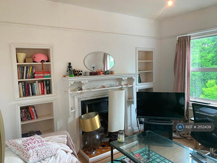 3 Bedroom Flat To Rent In Queens Avenue, London, N10