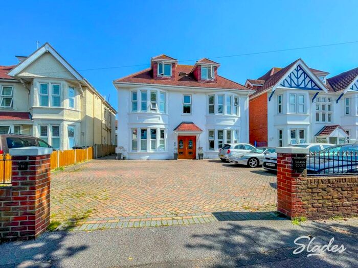 2 Bedroom Apartment To Rent In Grand Avenue, Southbourne, Bournemouth, BH6