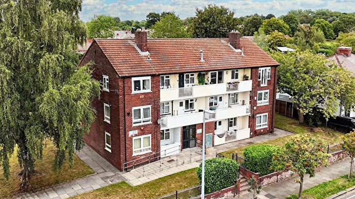 3 Bedroom Flat For Sale In Light Oaks Road, Laurel House, M6