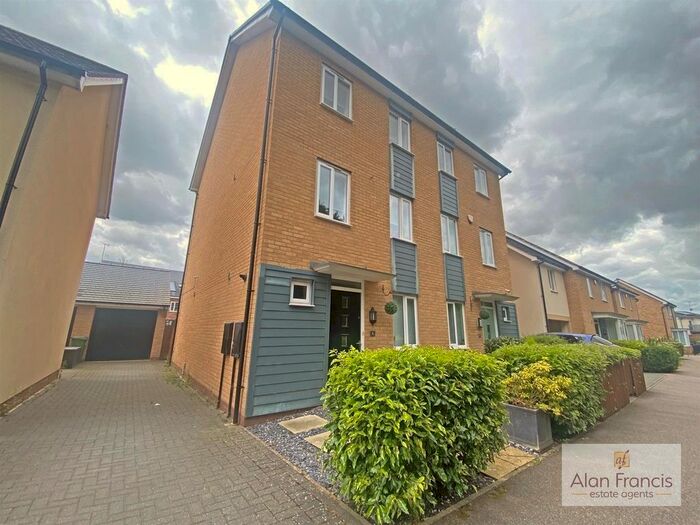 4 Bedroom Semi-Detached House To Rent In Wilkinson Crescent, Wolverton, Milton Keynes, MK12