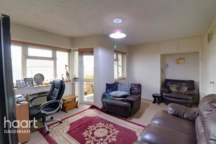 2 Bedroom Flat For Sale In Kershaw Road, Dagenham, RM10