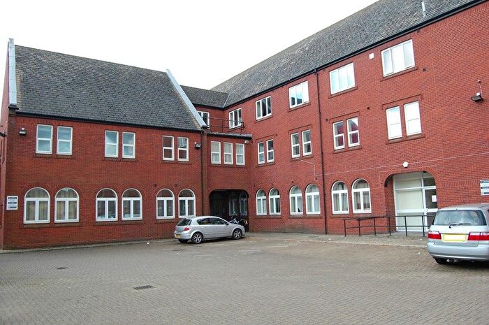 2 Bedroom Flat To Rent In Bishopstone House, Ashburnham Road, MK40