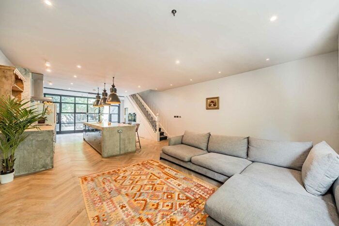 5 Bedroom Property To Rent In St. Lukes Road, Notting Hill, W11