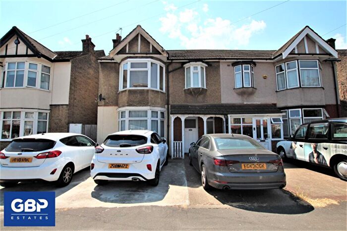 2 Bedroom Maisonette To Rent In Linden Street, Romford, RM7