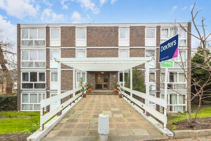 3 Bedroom Flat To Rent In Westleigh Avenue, London SW15