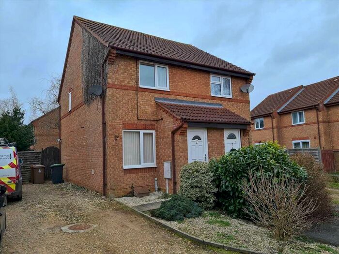 2 Bedroom Semi-Detached House To Rent In Norwich Close, Sleaford, NG34
