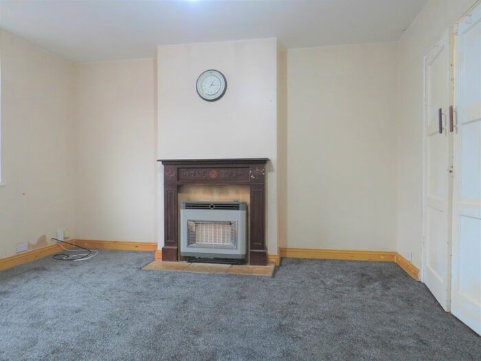 4 Bedroom Semi-Detached House To Rent In Lee Road, Dewsbury WF13