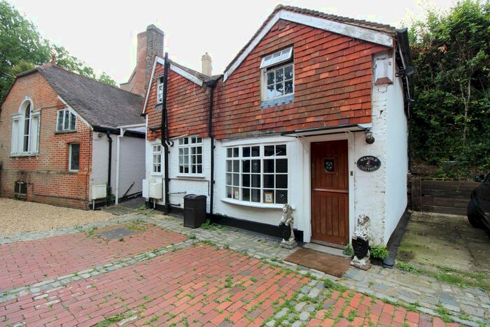 3 Bedroom Cottage To Rent In London Road, Wallington SM6