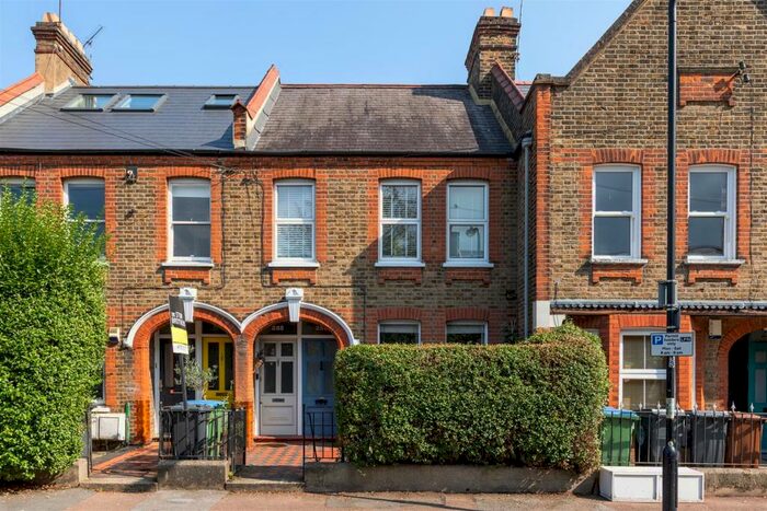 2 Bedroom Apartment To Rent In Fleeming Road, Walthamstow, E17