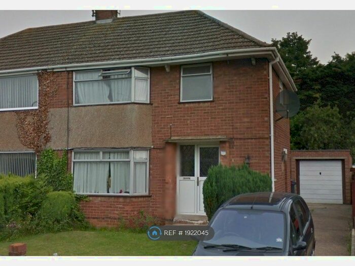 3 Bedroom Semi-Detached House To Rent In Coniston Road, Kettering, NN16