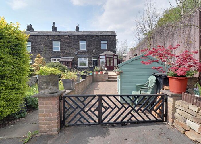 4 Bedroom Semi-Detached House For Sale In Lime Street, Todmorden, OL14