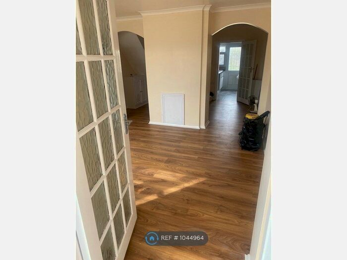 3 Bedroom Terraced House To Rent In Diban Avenue, Romford, RM12