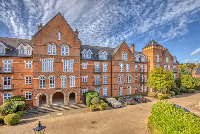 3 Bedroom Flat To Rent In Holloway Drive, Virginia Water, GU25