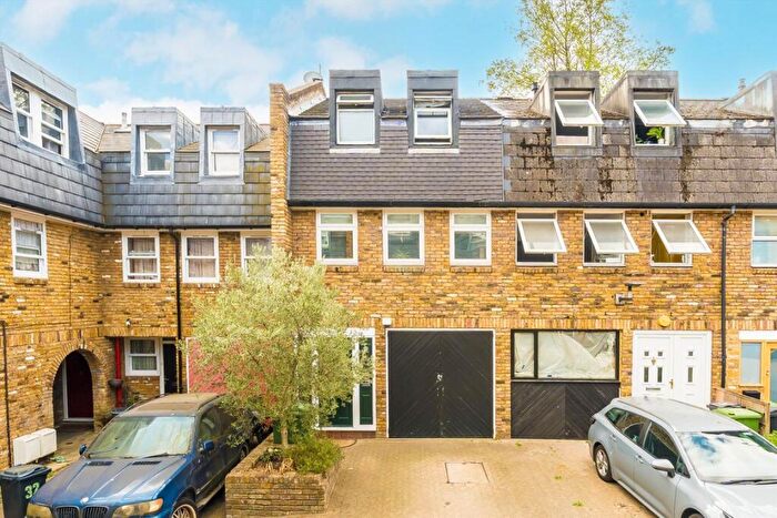 3 Bedroom Terraced House For Sale In Yeoman Close, West Norwood, SE27
