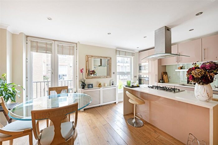3 Bedroom Mews For Sale In Elgin Mews North, Maida Vale, W9