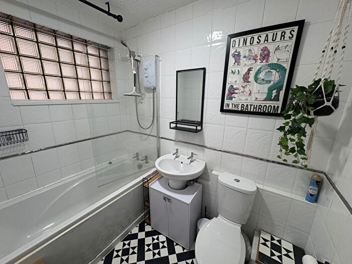 2 Bedroom Flat To Rent In Abbey Court, Coventry, CV3