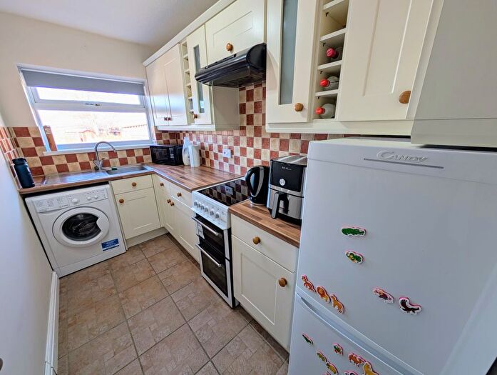 2 Bedroom Flat To Rent In Collingwood Crescent, Newport, NP19